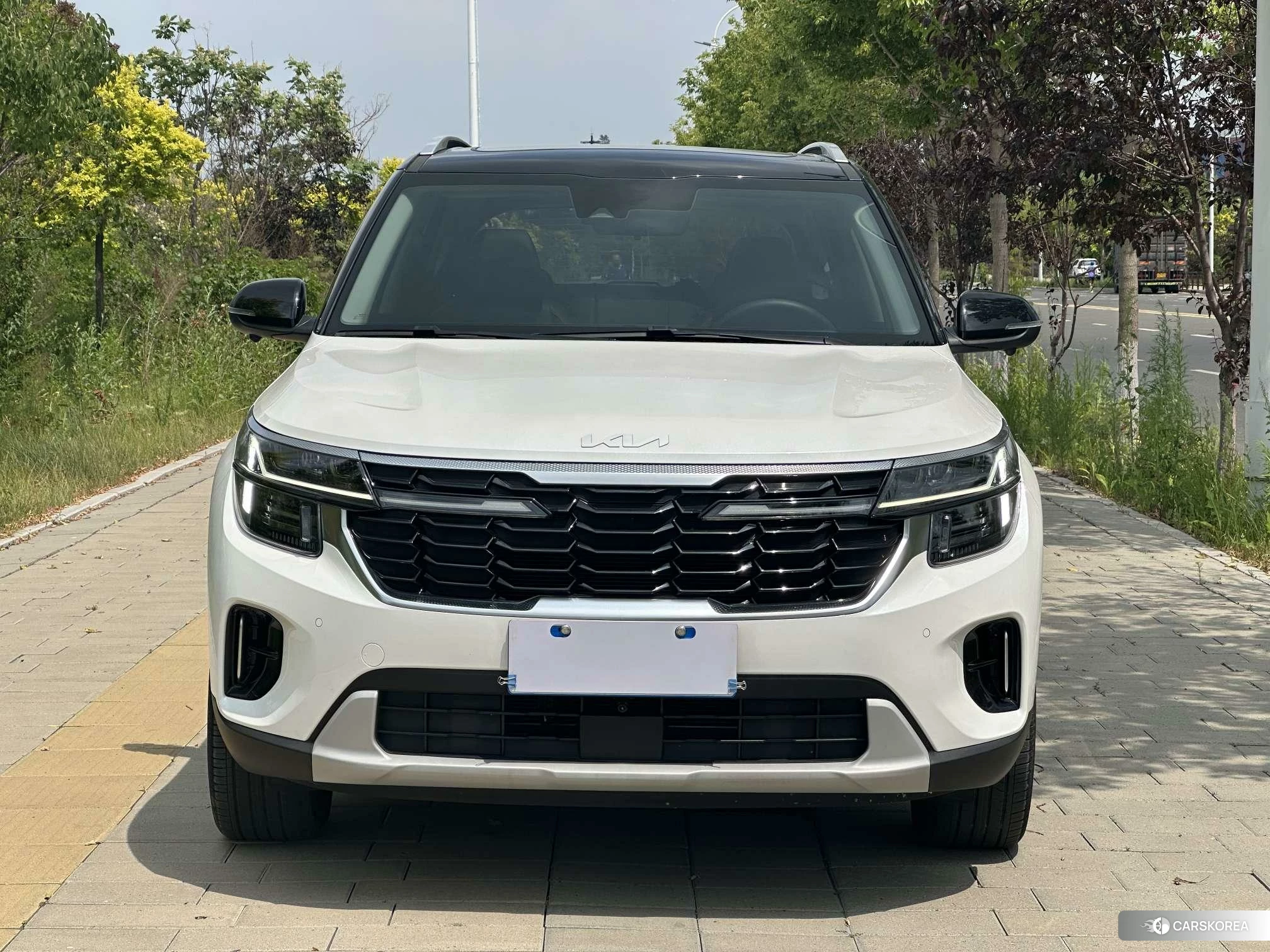 Kia Seltos 2023 Белый из Китая, фото 3