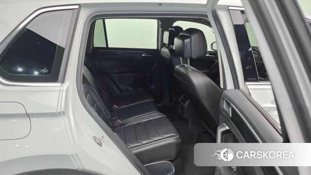Volkswagen Tiguan second Generation 2023 Белый из Кореи, фото 3