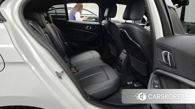 BMW 1 Series (F40) 2021 Белый из Кореи, фото 3