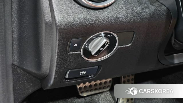 Mercedes-Benz SLC-Class R172 2019 Белый из Кореи, фото 3