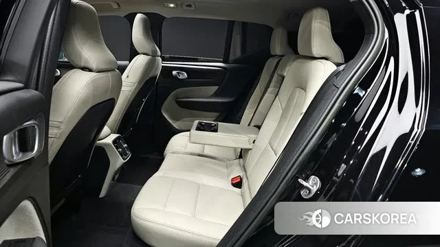 Volvo XC40 2023 Черный из Кореи, фото 3