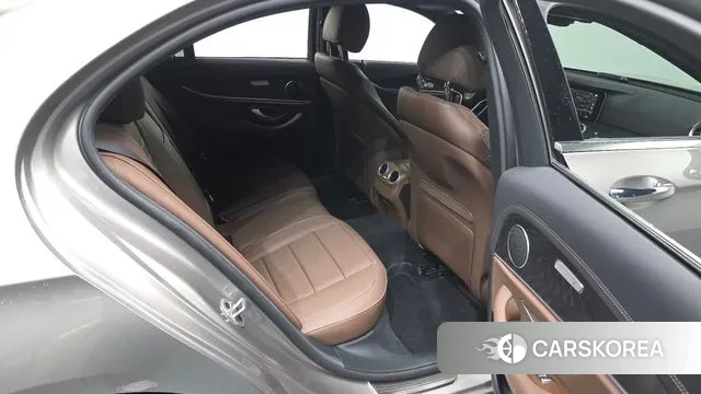 Mercedes-Benz E-Class W213 2022 Песочный из Кореи, фото 3