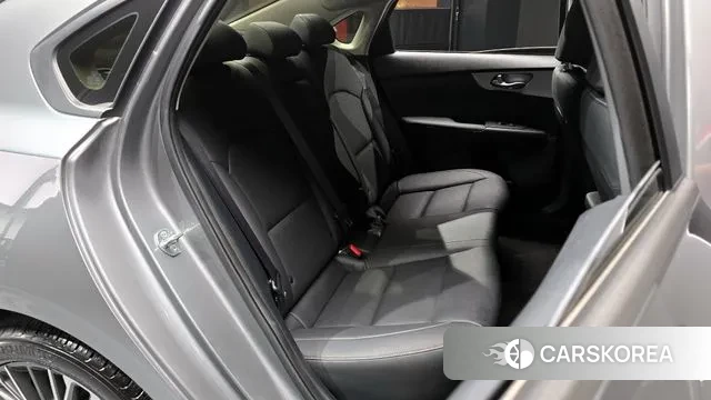 Kia The New K3 2nd generation 2021 Серебристо-серый из Кореи, фото 3