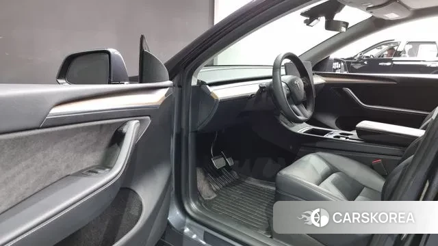 Tesla Model Y 2023 Серый из Кореи, фото 3