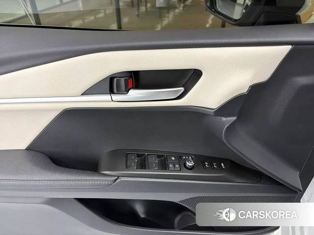 Toyota Camry (XV80) 2026 Белый из Кореи, фото 3