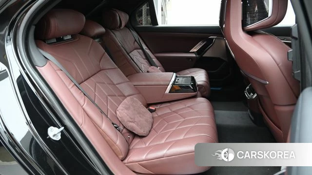 BMW 7 Series (G70) 2025 Черный из Кореи, фото 3