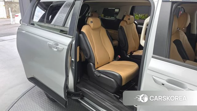 Kia Carnival 4th generation 2021 Серебряный из Кореи, фото 3