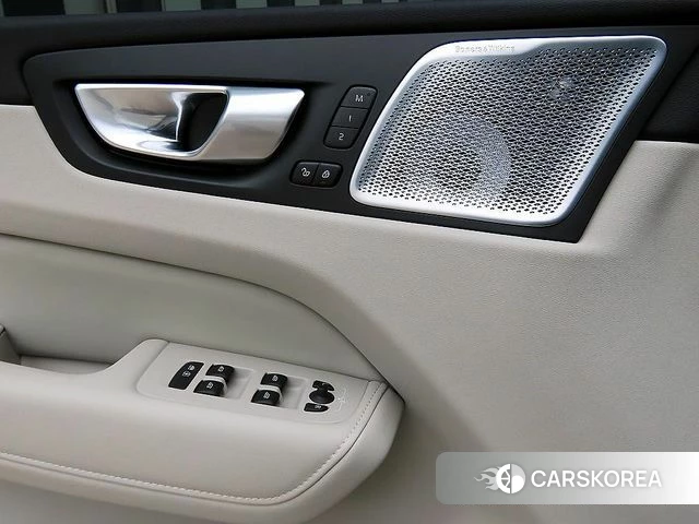Volvo XC60 second Generation 2025 Белый из Кореи, фото 3