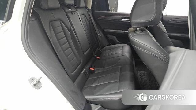 BMW X4 (G02) 2024 Белый из Кореи, фото 3