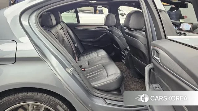 BMW 5 Series (G30) 2018 Светло-серебряный цвет из Кореи, фото 3