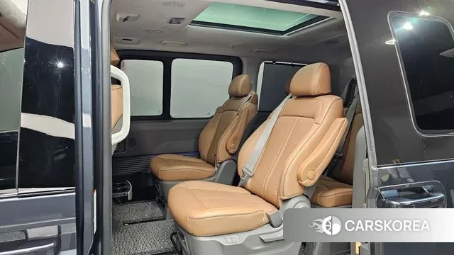 Hyundai Staria 2023 Серый из Кореи, фото 3