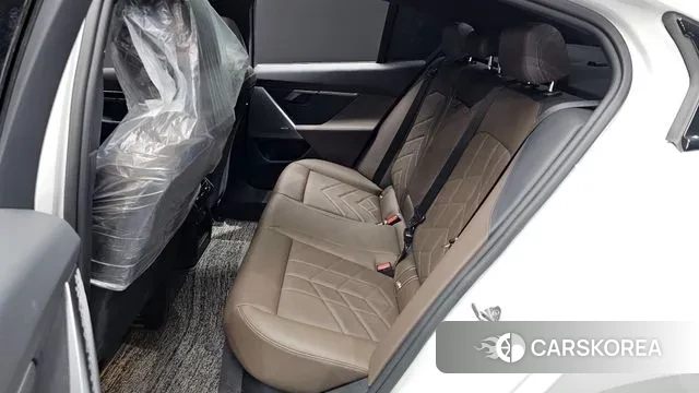 BMW 5 Series (G60) 2023 Белый из Кореи, фото 3