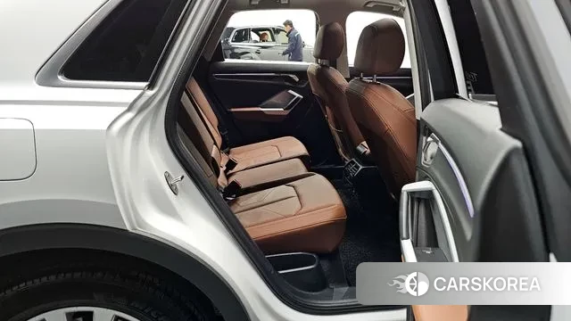 Audi Q3 (F3) 2023 Белый из Кореи, фото 3