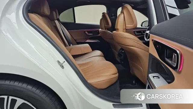 Mercedes-Benz E-Class W214 2024 Белый из Кореи, фото 3