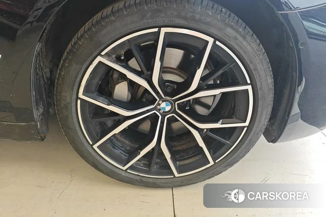 BMW 5 series 2023 Черный из Китая, фото 3