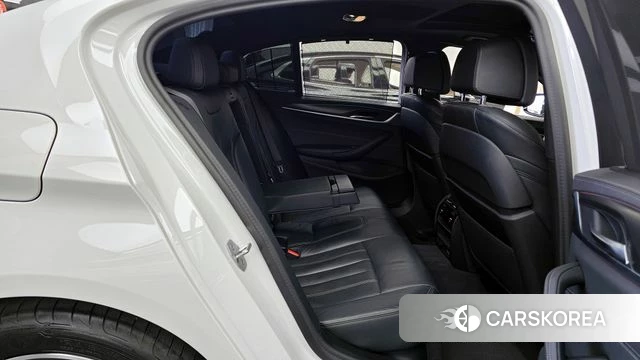 BMW 5 Series (G30) 2023 Белый из Кореи, фото 3