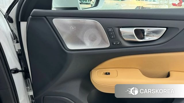 Volvo V60 Cross-Country 2nd Generation 2025 Белый из Кореи, фото 3