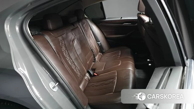 BMW 5 Series (G30) 2022 Серебристо-серый из Кореи, фото 3