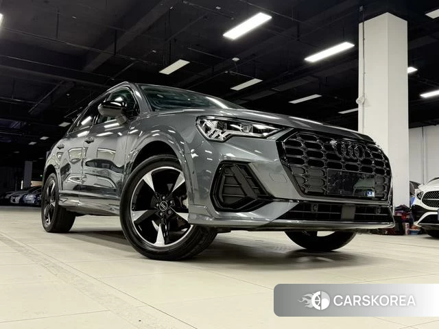 Audi Q3 2021 Темно-серый из Китая, фото 3