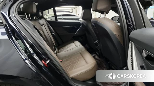 BMW 5 Series (G60) 2023 Черный из Кореи, фото 3