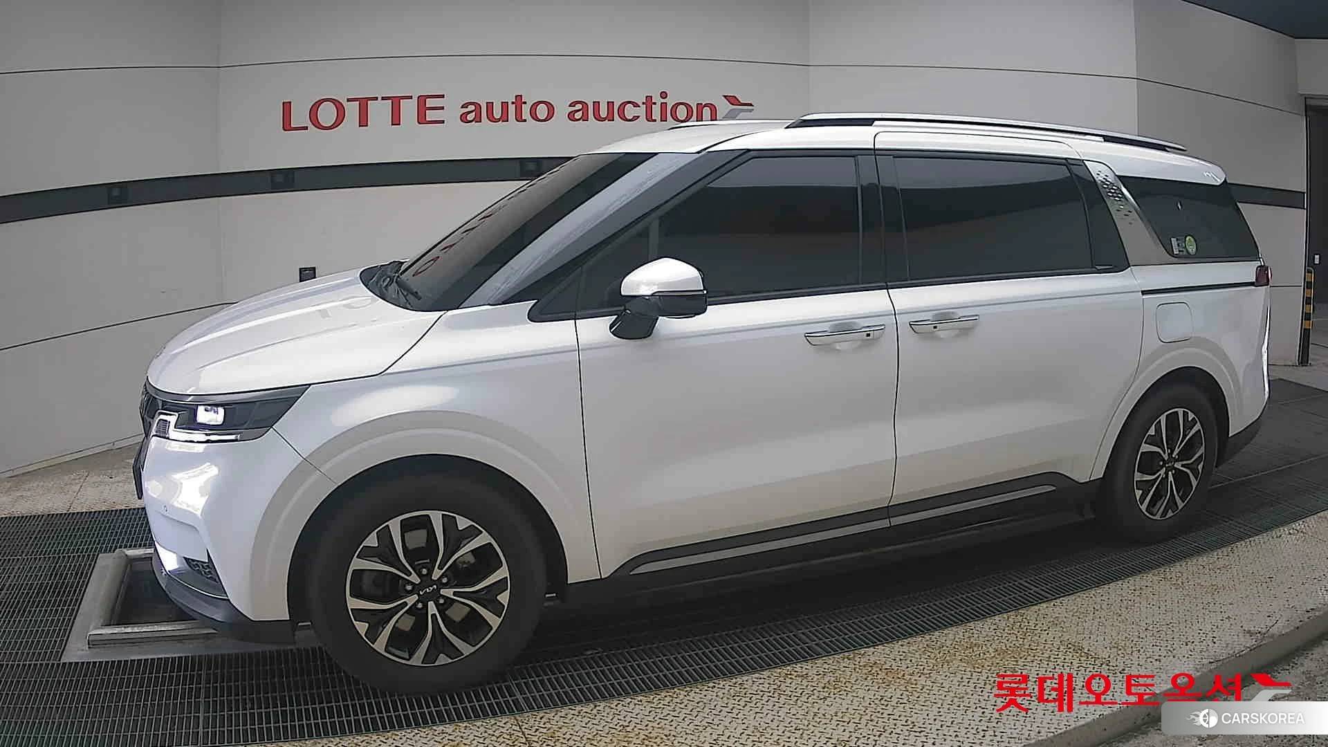 Kia Carnival 2022 Snow White Pearl (optional) из Кореи, фото 3