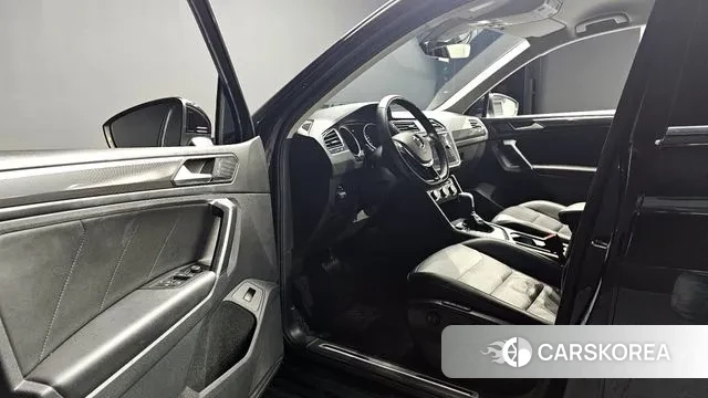 Volkswagen Tiguan second Generation 2020 Черный из Кореи, фото 3