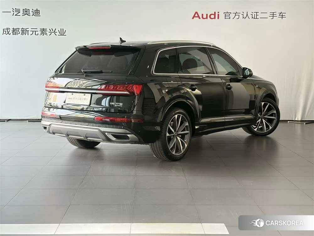 Audi Q7 2022 Черный из Китая, фото 3