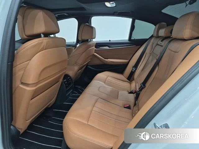 BMW 5 Series (G30) 2023 Белый из Кореи, фото 3