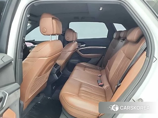 Audi e-Tron 2020 Белый из Кореи, фото 3