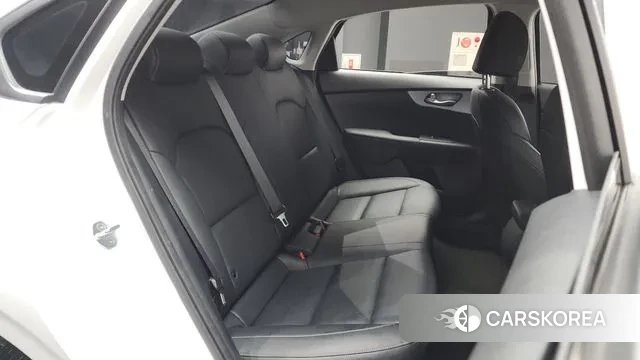 Kia The New K3 2nd generation 2021 Белый из Кореи, фото 3