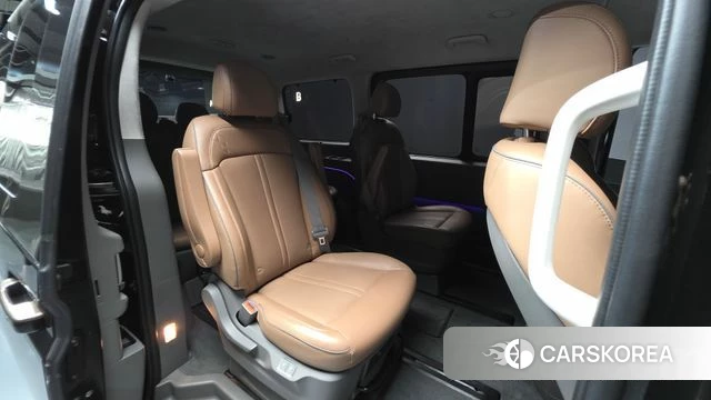 Hyundai Staria 2023 Черный из Кореи, фото 3