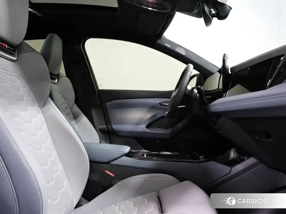Audi Q6L e-tron 2025 Silver/gray из Китая, фото 3