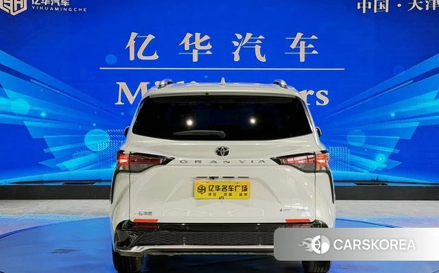 Toyota Grevia 2024 Белый из Китая, фото 3