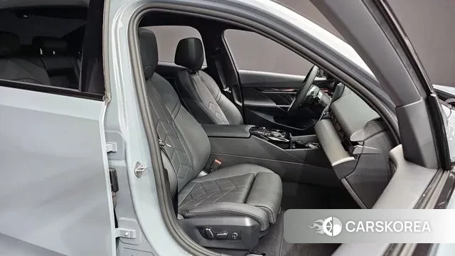 BMW 5 Series (G60) 2025 Серебряный из Кореи, фото 3