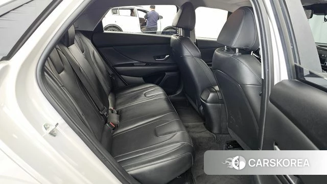 Hyundai Avante Hybrid (CN7) 2022 Серебристо-серый из Кореи, фото 3