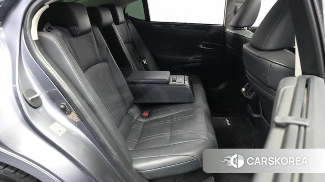 Lexus ES300h 7th generation 2019 Серебристо-серый из Кореи, фото 3