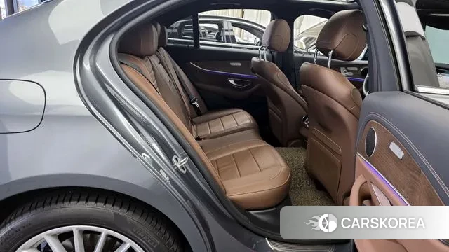 Mercedes-Benz E-Class W213 2023 Серый из Кореи, фото 3