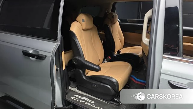 Kia Carnival 4th generation 2020 Серебряный из Кореи, фото 3