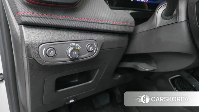 Chevrolet (GM Daewoo) The New Trail Blazer 2023 Белый из Кореи, фото 3