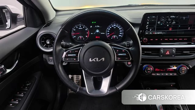 Kia The New K3 2nd generation 2023 Белый из Кореи, фото 3