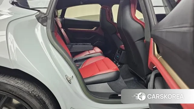 Porsche Taycan 2023 Серебристо-серый из Кореи, фото 3