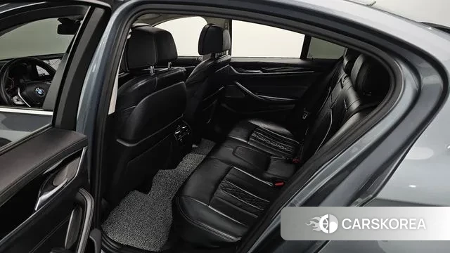 BMW 5 Series (G30) 2020 Светло-серебряный цвет из Кореи, фото 3