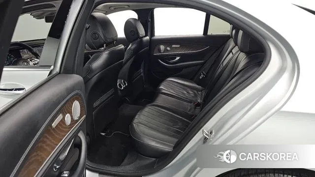 Mercedes-Benz E-Class W213 2018 Серебристо-серый из Кореи, фото 3