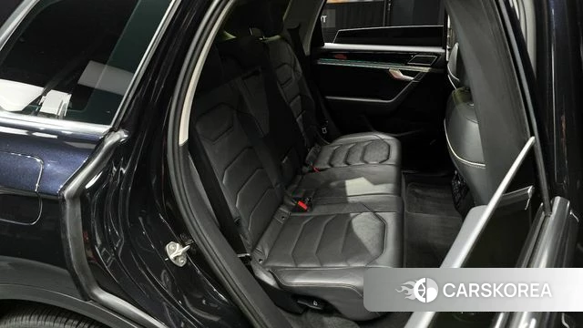 Volkswagen Touareg 3rd generation 2021 Черный из Кореи, фото 3