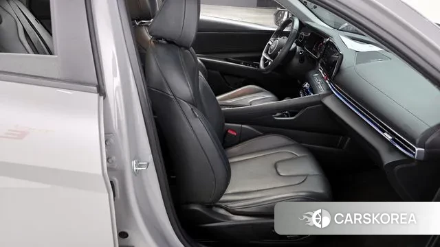 Hyundai The New Avante (CN7) 2024 Серебряный из Кореи, фото 3