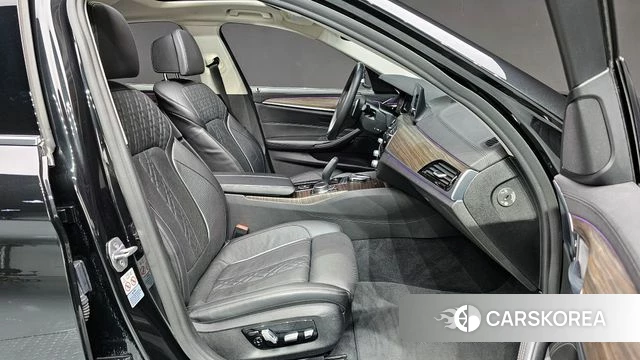 BMW 5 Series (G30) 2018 Черный из Кореи, фото 3