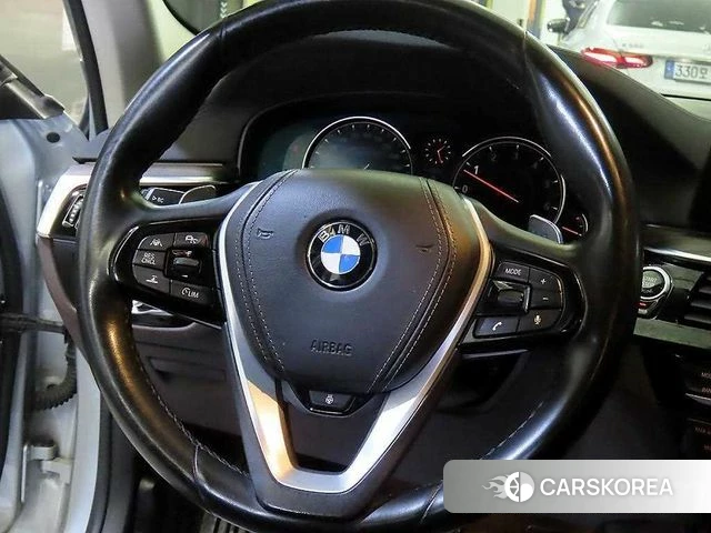 BMW 5 Series (G30) 2018 Серебряный из Кореи, фото 3