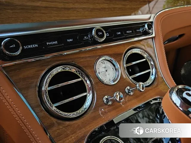 Bentley Continental GT 4th Generation 2025 Белый из Кореи, фото 3