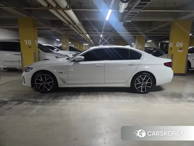 BMW 5 Series (G30) 2022 Белый из Кореи, фото 3