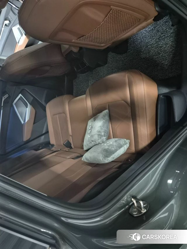 Audi Q3 (F3) 2023 Серый из Кореи, фото 3